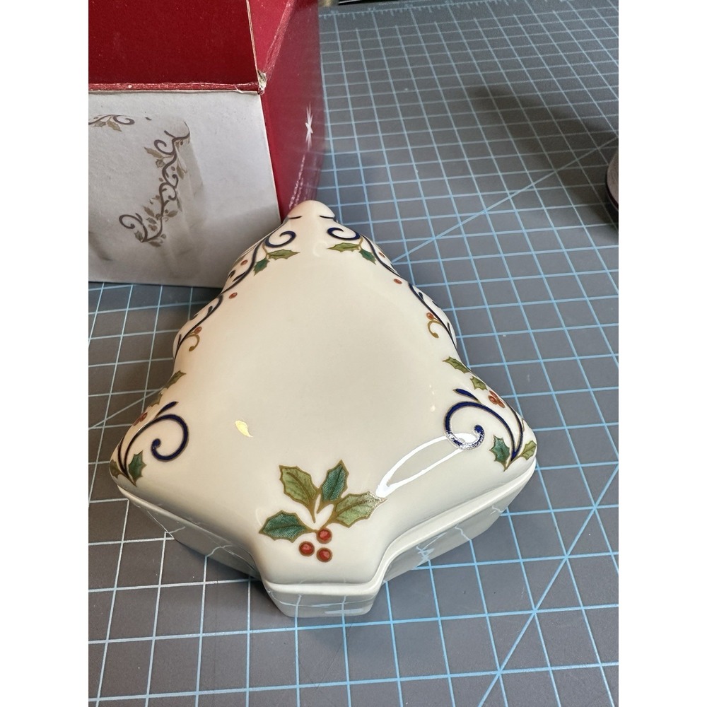 Trinket Box Mikasa Fine Porcelain FK026 Holiday Bloom Covered Christmas Tree 4.5